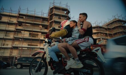 Priča o odrastanju u suvremenom svijetu kao redateljski debi